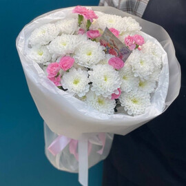 Букет хризантем и диантусов