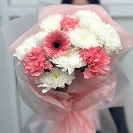 Нежный букет с герберой