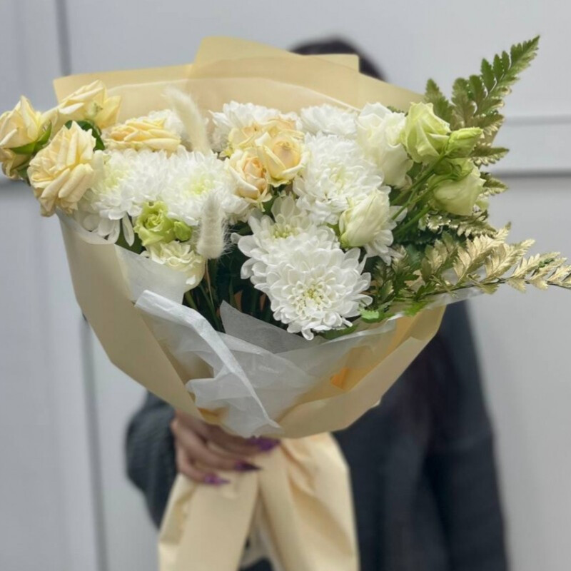 Жёлтый букетик с кустовой розой, стандартный