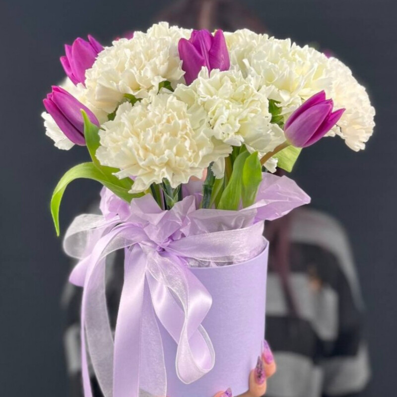 Коробка с тюльпанами и диантусами, стандартный