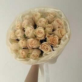 Моно букет из кремовых роз