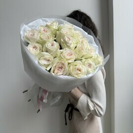 Buket  iz aromatnoj premium-rozi sorta Vajt Ohara