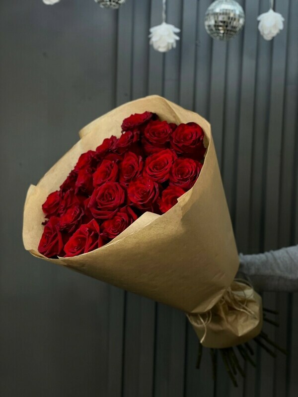 букет красных роз , стандартный
