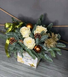 kompozitciya iz nobilis i belih roz