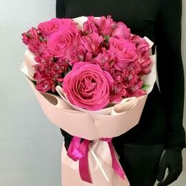 Bouquet with roses and alstroemeria "Fragrant"