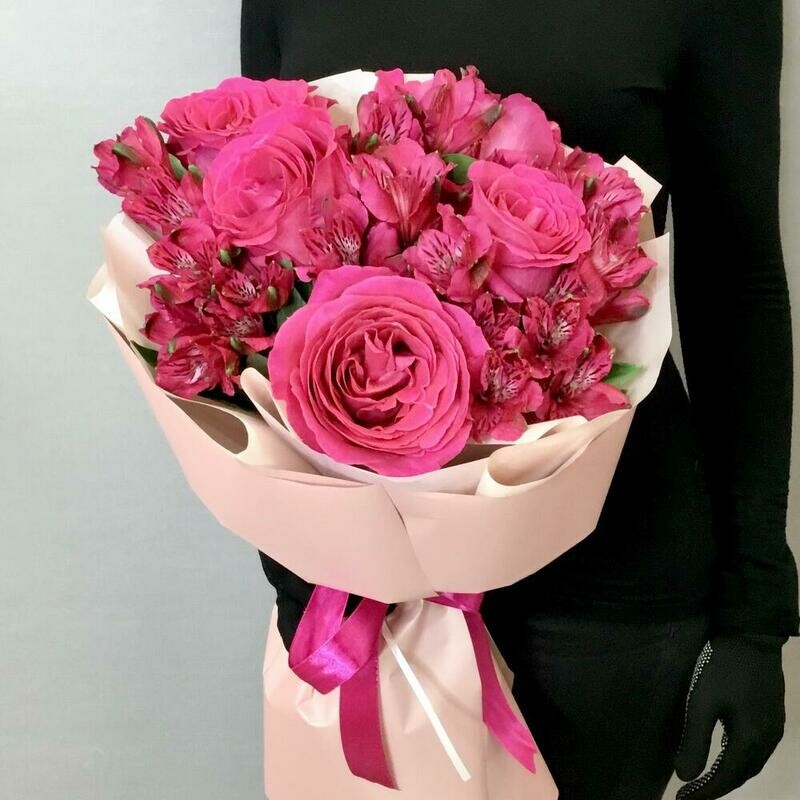 Bouquet with roses and alstroemeria "Fragrant", standart