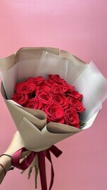 15 красных роз
