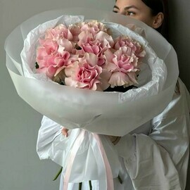 Monobuket iz rozovoj frantcuzskoj rozi