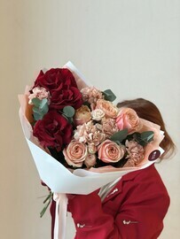 Romantichnij buket s rozami
