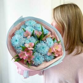 Хризантемы синие и альстромерии