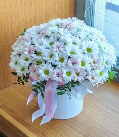 Шляпная коробочка из ромашковой хризантемы