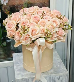 Нежная коробочка из французских кустовых роз