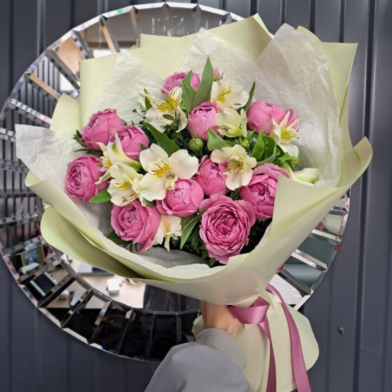 Нежный небольшой букет, уменьшенный