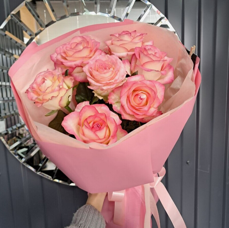 Мини букет из 7 роз, уменьшенный