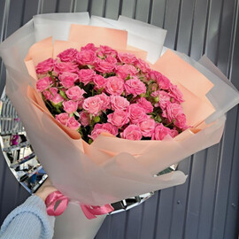 Kustovaya roza ob_yomnaya