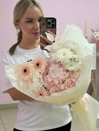 Букет с гортензией