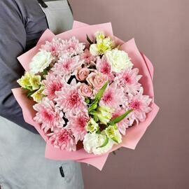 Букет из кустовой хризантемы, кустовой розы, альстромерий и диантусов