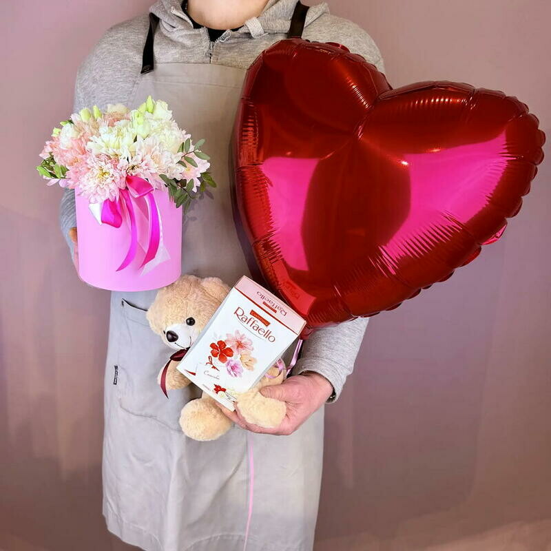 Композиция с эустомой и диантусами+медвеженок+рафаэлло+шар сердце, стандартный