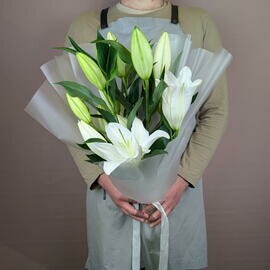 Monobuket iz belih lilij
