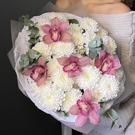 Rozovie orhidei i belaya hrizantema | tcveti dlya lyubimih