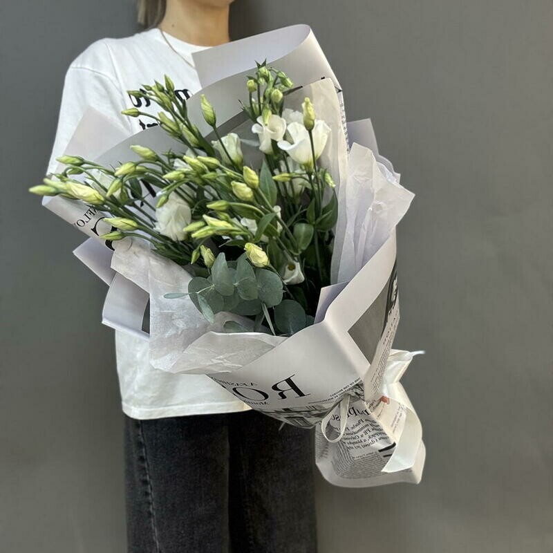 Букет из белой Эустомы и Эвкалипта для мамочки, стандартный