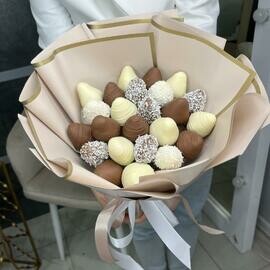 Buket iz 24 klubnik v SHokolade