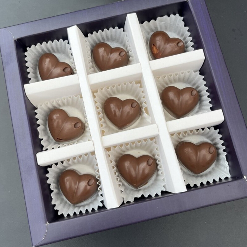 Шоколад ручной работы с миндалем , стандартный