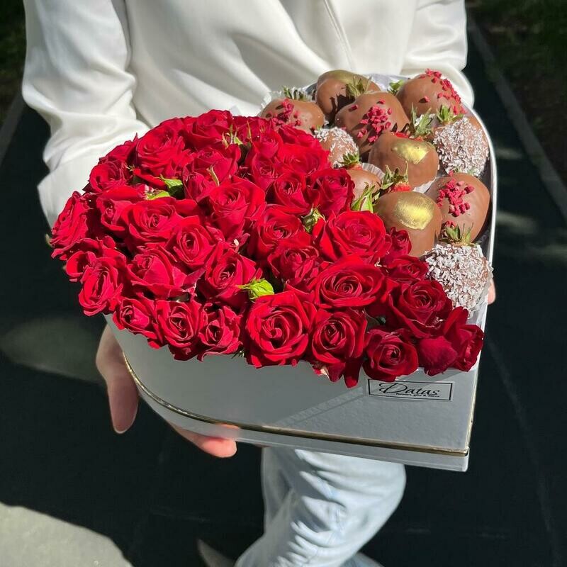 Beloe serdtce s rozami i klubnikoj v shokolade, standart