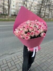 Buket iz 51. Roz dzhumiliya v upakovke