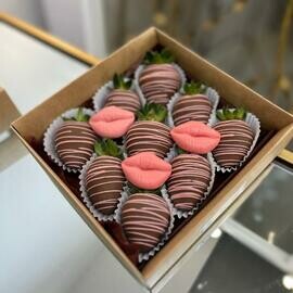 9 krupnih klubnik v Molochnom shokolade «Potceluj»