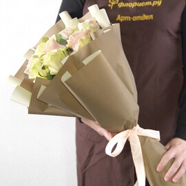 11 Бело-Розовых Роз  с эвкалиптом