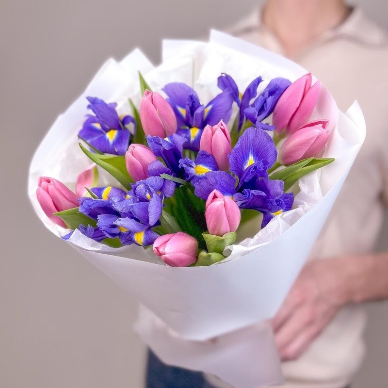 Лиловые тюльпаны в ирисах, стандартный