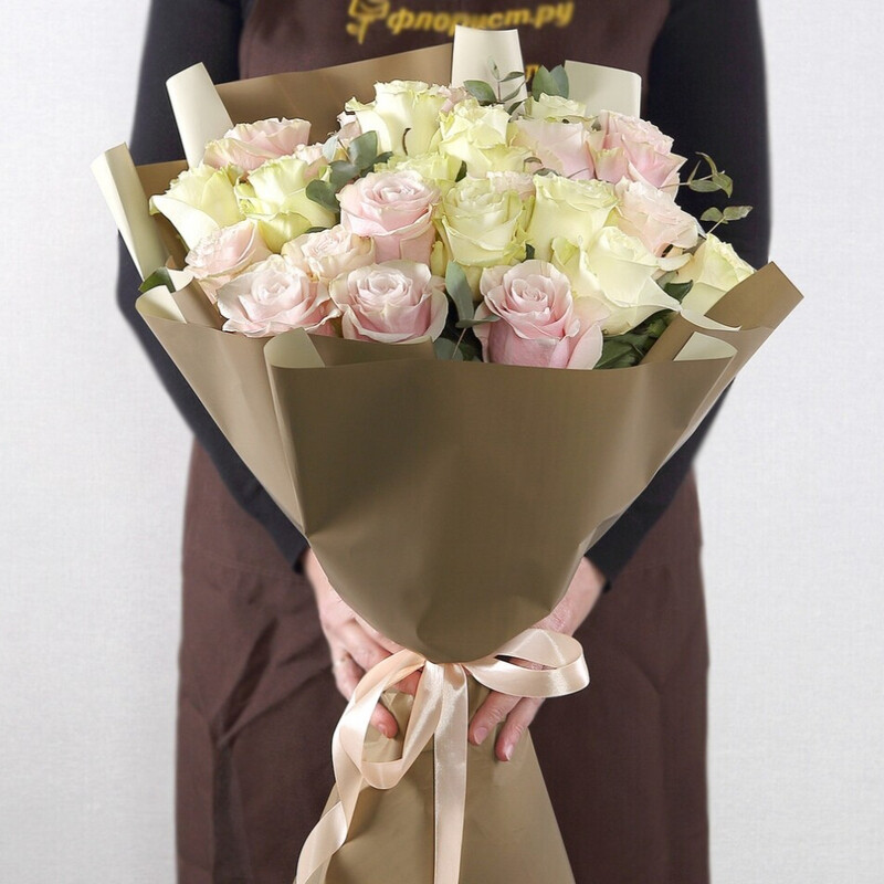 25 Belo-Rozovih Roz  s evkaliptom, 25 belo-rozovih roz  s evkaliptom