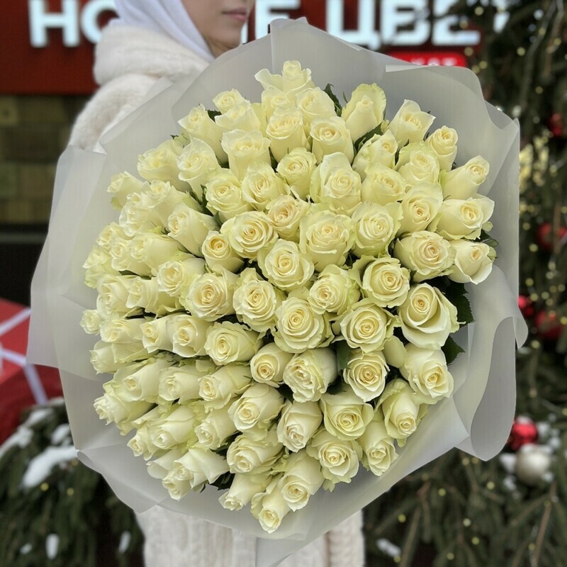 75 Belih  roz v upakovke, 75 belih  roz v upakovke