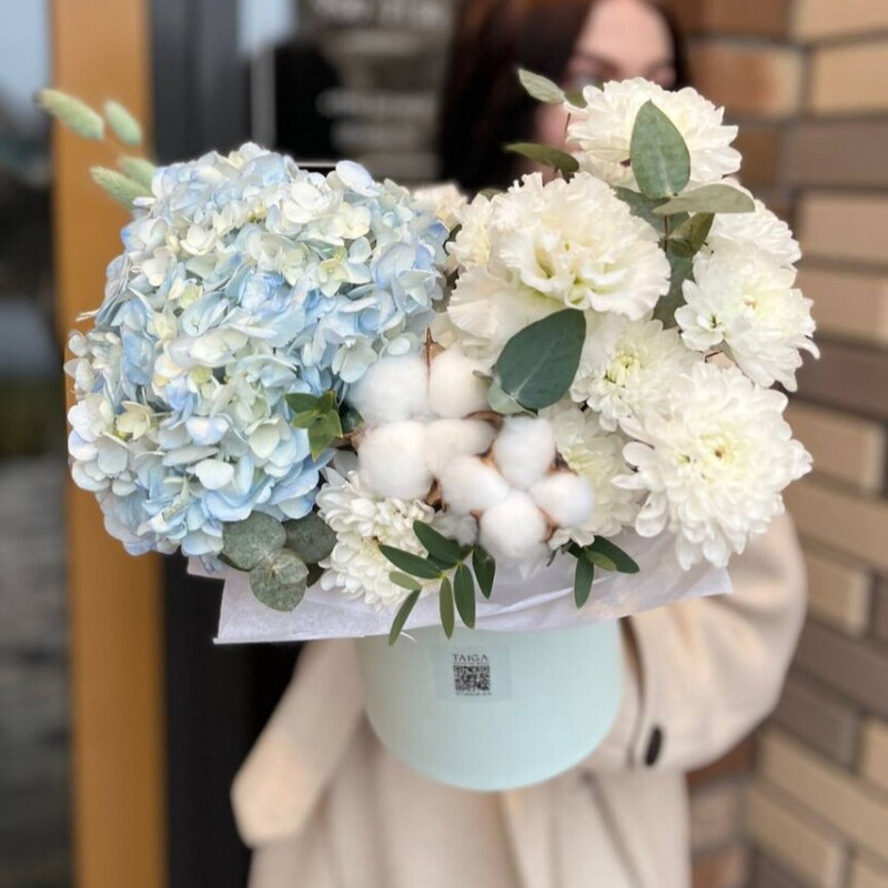 Kompozitciya s gortenziej i hlopkom, standart