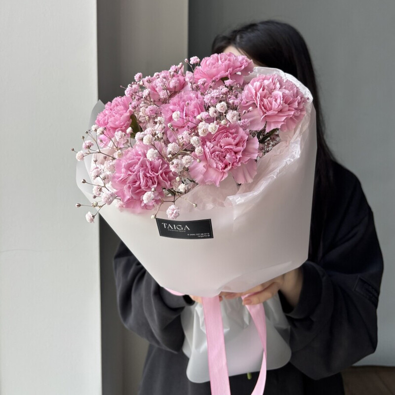 Букет из диантусов и гипсофилы, стандартный