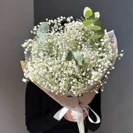 Букет из гипсофилы белой и эвкалипта 