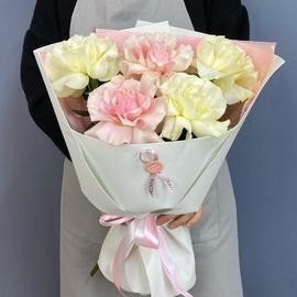 Buket iz 5 belih i rozovih frantcuzskih roz