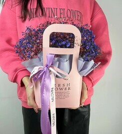 TCveti v sumochke s gipsofiloj