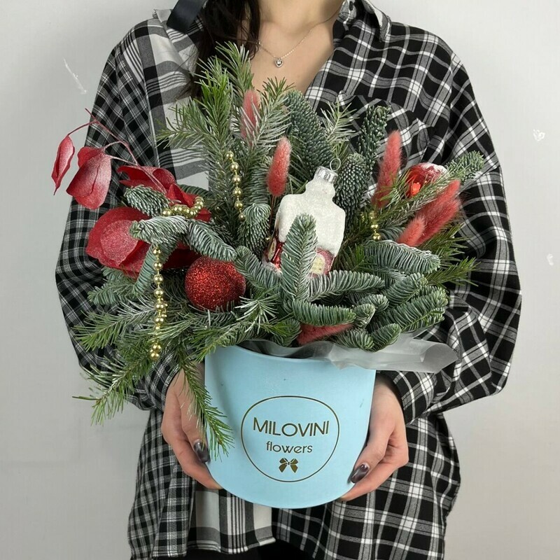 Бокс новогодний из нобилиса, пихты и новогодних игрушек, стандартный