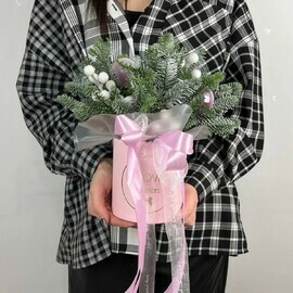 Бокс новогодний из нобилиса и новогодних игрушек