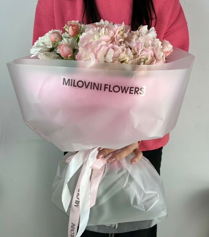 Букет из гортензии, хризантемы, кустовой розы, стандартный