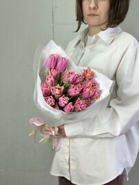 Монобукет из 19 пионовидных тюльпанов