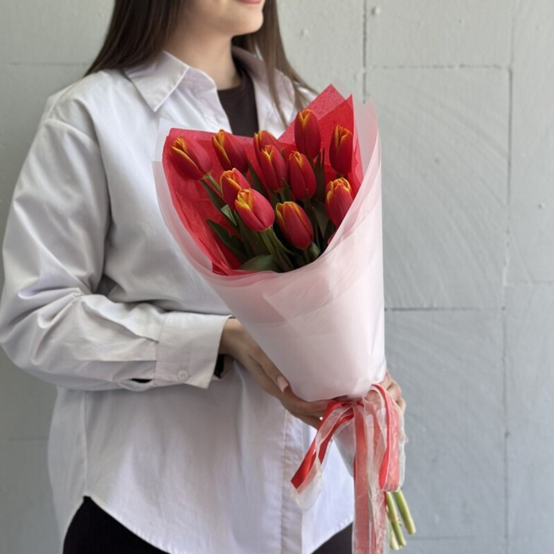 Монобукет из красных тюльпанов, 11 красных тюльпанов