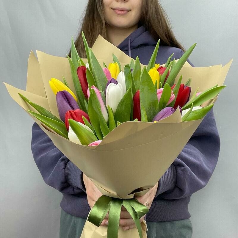 Buket iz 25 tyul_panov miks v oformlenii, buket iz 25 tyul_panov miks v oformlenii