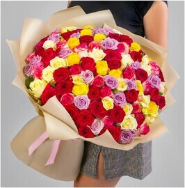 Букет из 101 розы микс в оформлении