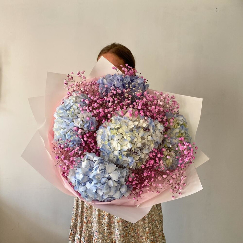 Bouquet of 7 pink gypsophila and hydrangeas in designer design 45 cm, «buket iz rozovih gipsofil i gortenzij v dizajnerskom oformlenii