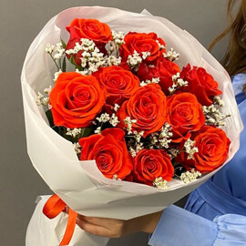 Bouquet of 11 Ecuador Caprice roses with limonium 50 cm