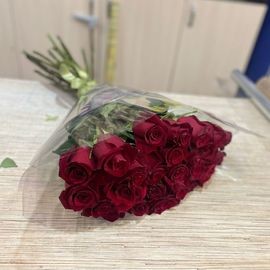 Букет из 25 красных роз 50 см