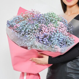 Букет из 25 радужных гипсофил в дизайнерском оформлении 50 см